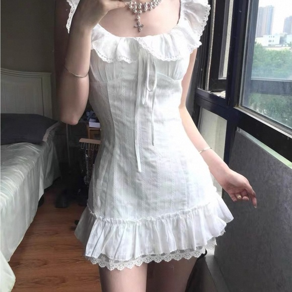 Elegant White Ruffled Dress - Picture 2 of 2